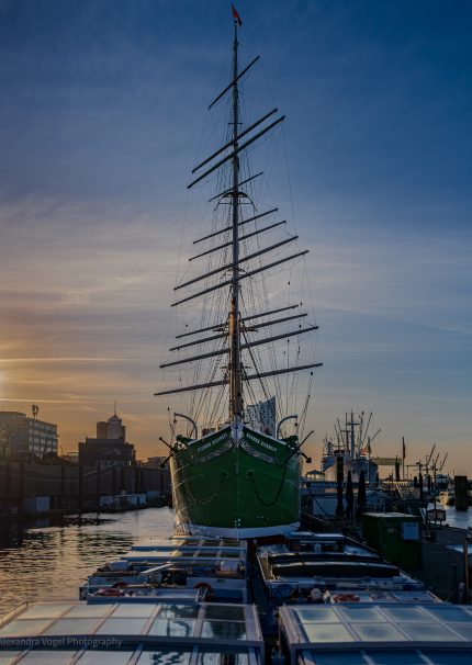 Rickmers Rickmers Landungsbrücken Hamburg