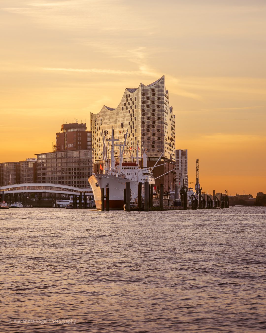 Die Elbphilharmonie bei Sonnenaufgang