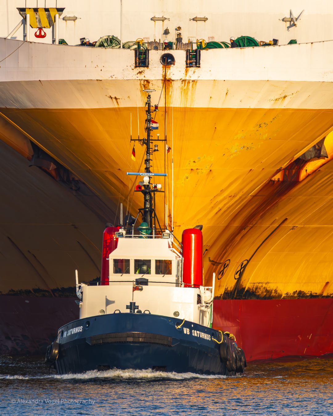 Der Schlepper VB Saturnus bei der Arbeit